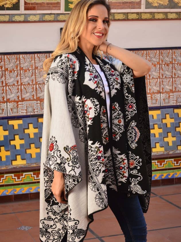 PERUVIAN PERFECTION – wholesale Cape - Dam – RN-428 Elegant Vändbar Alpacka Cape1