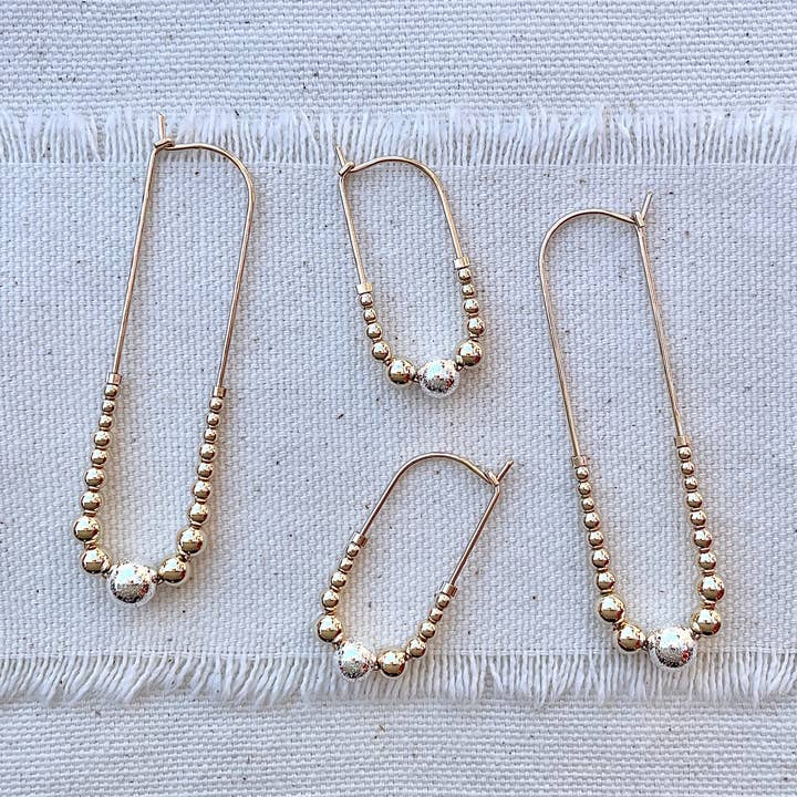 CAVIAR Avlånga Pärlörhängen för wholesale av Hoops by Pliers & String