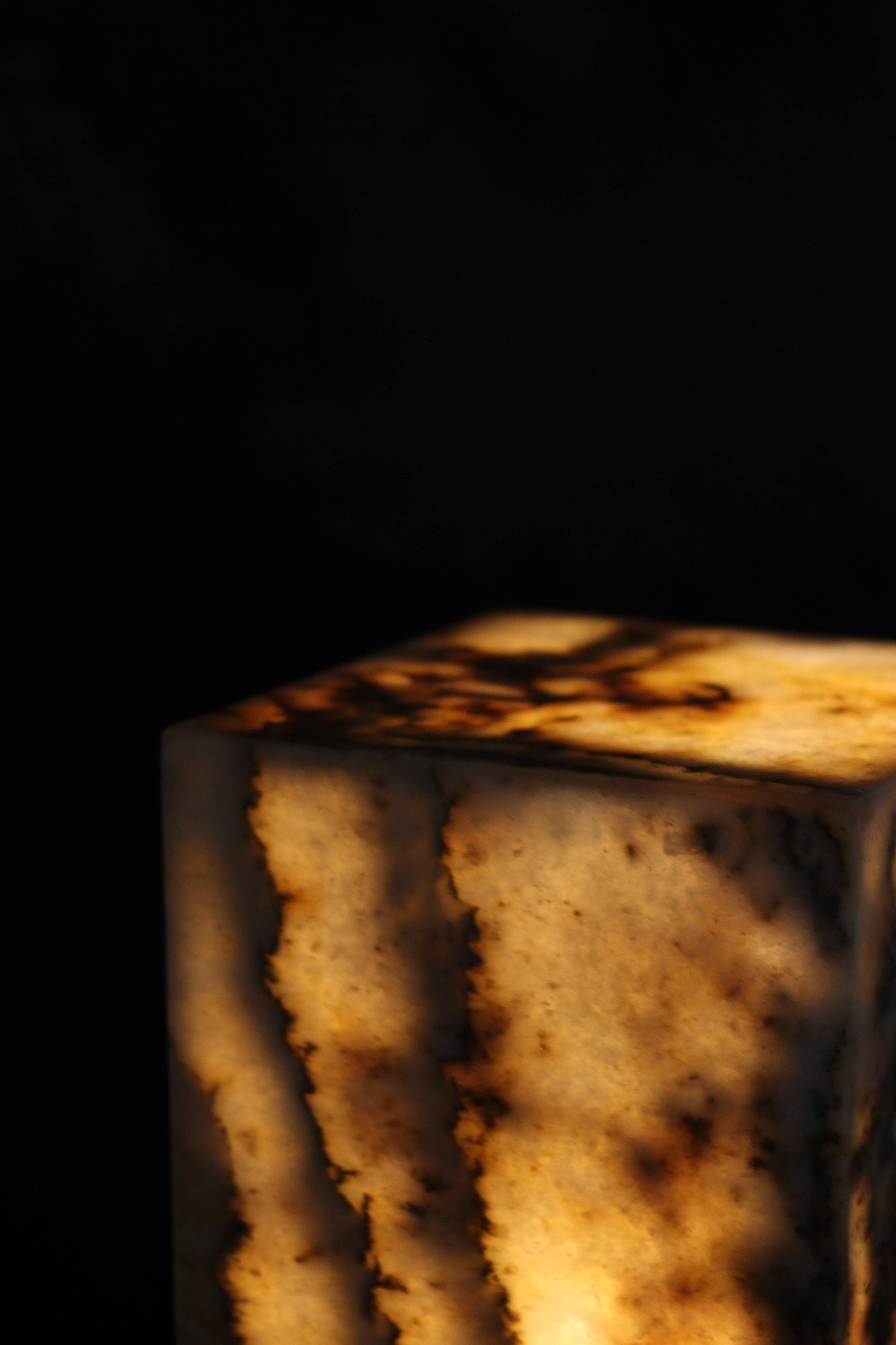 Botanical Boys - Wholesale Side Table - Onyx Side Table Pedestal - Hollow - No 116