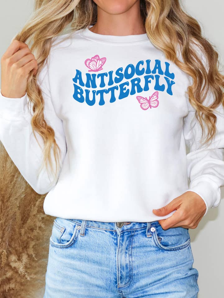 Antisocial fjäril grafisk tröja - Vit | Aesthetic Co för wholesale av KOKO + FOX WHOLESALE