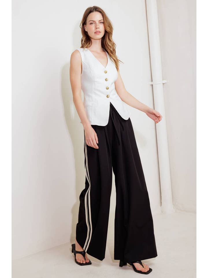 White A solid woven vest - FJ1252-W for wholesale on Faire