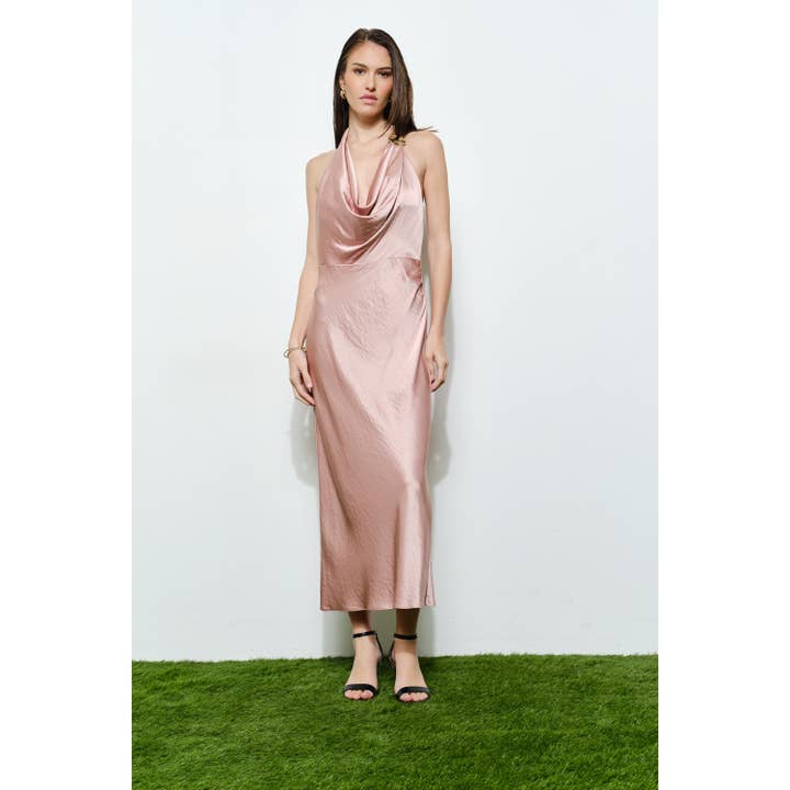 Lyxig satinklänning med draperad hals och öppen rygg i midilängd för wholesale av INA