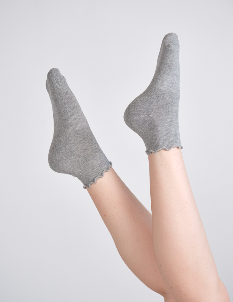 LUCKY HONEY - Wholesale Socks - Women's - Everyday Ruffle Cropped Crew Sock5