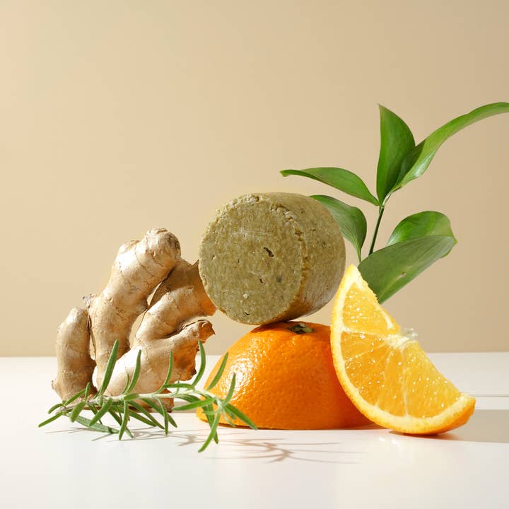 ROSMARIN - Verfrissende shampoo met rozemarijn, matcha-thee en ginkgo biloba voor wholesale door Kia Ora