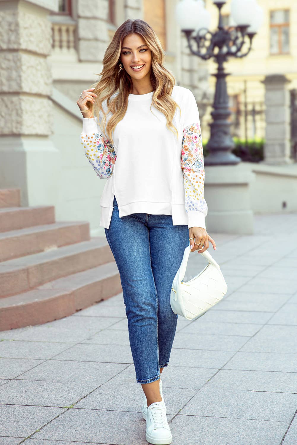 Blanc Sweat-shirt à manches patchwork fleuries et à pois, ourlet asymétrique. en vente sur Faire4