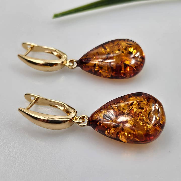 Gold and Amber earrings. Hanging elegant and handcrafted na for wholesale by AmberLithuania