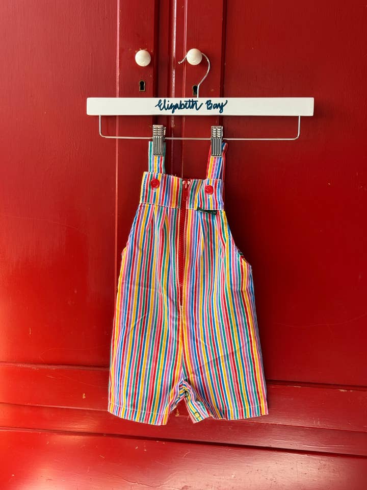 Latzhose mit Regenbogenstreifen aus den 1970er Jahren für den Großhandel von Elizabeth bay