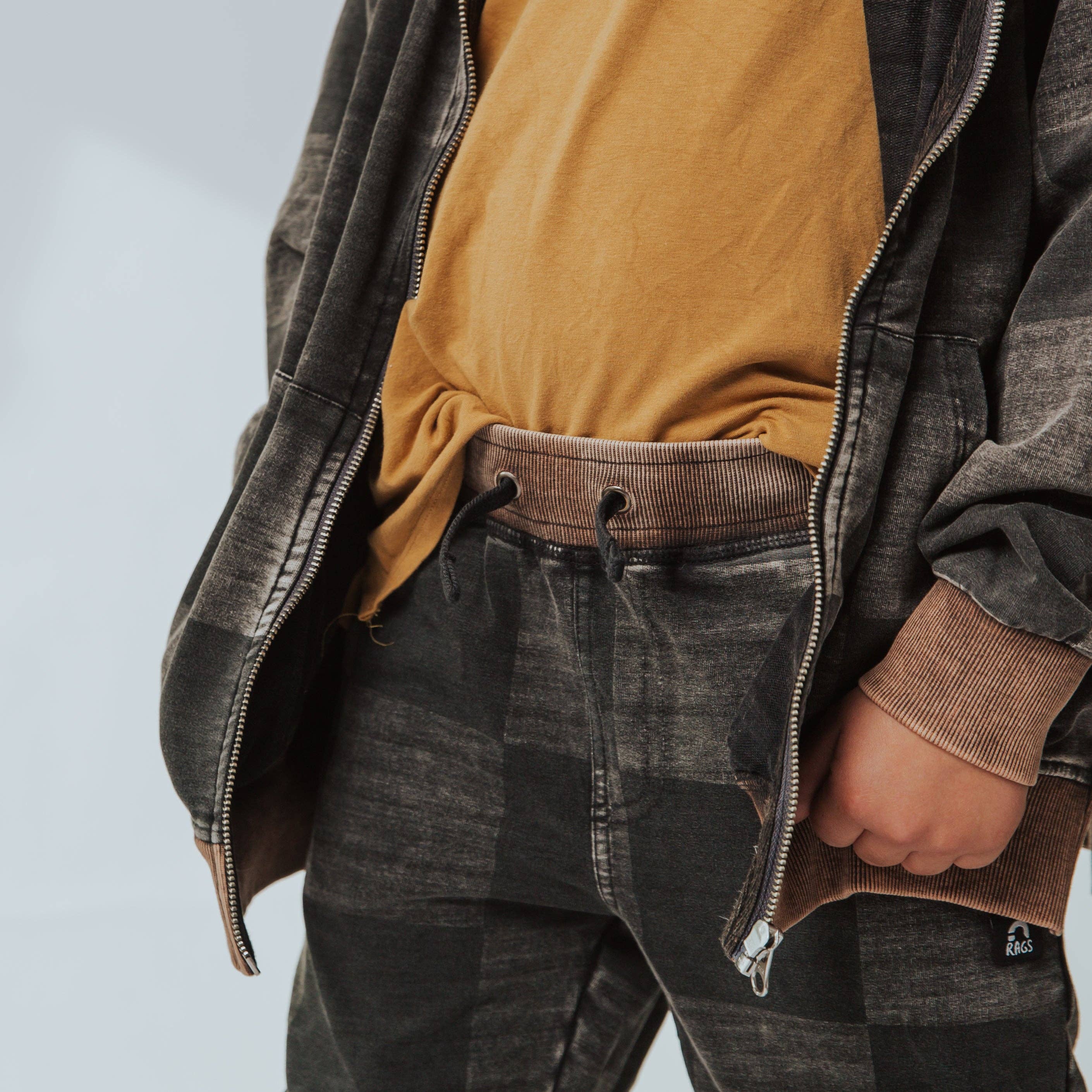 RAGS – wholesale Lounge sweatpants/jogging bottoms – Kids – Relaxed Fit Joggers - Washed Black Denim Check1