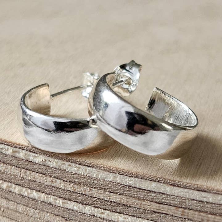 Borchie Huggy Hoop per la vendita all'ingrosso da parte di Fawn And Rose