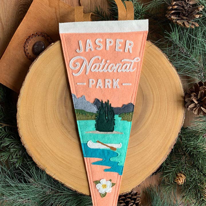 Malign Pennant för wholesale av Yoho & Co.