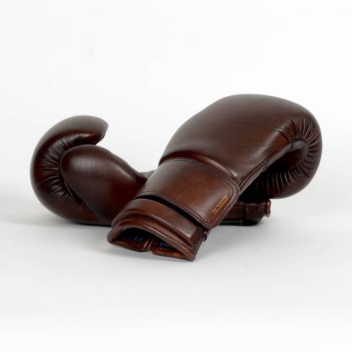 John Woodbridge Makers - Wholesale Sporting Accessories - VINTAGE TRAINING LEATHER BOXING GLOVES0