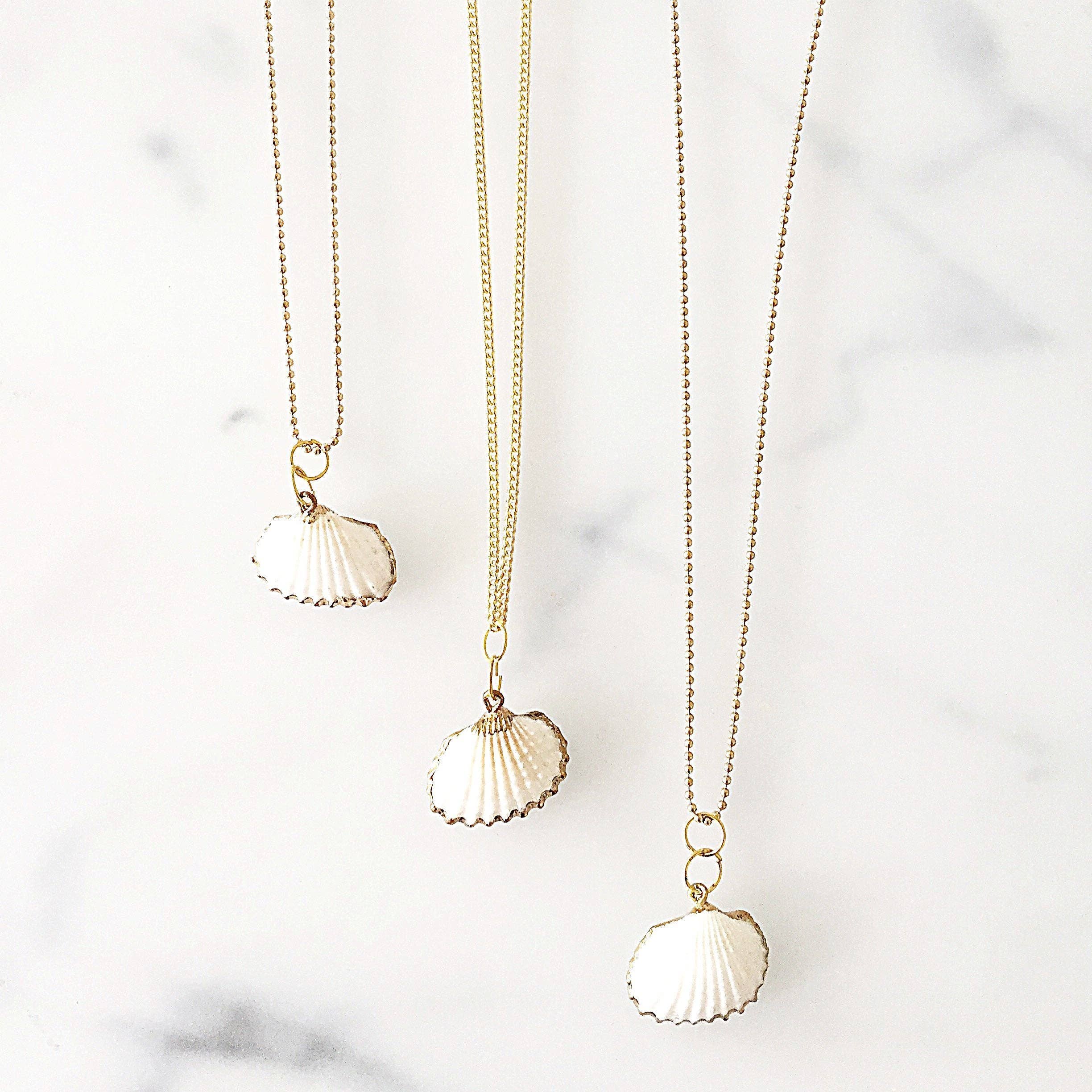 Crystal and Sage - Vente Colliers à pendentif - Collier coquillage plaqué or0