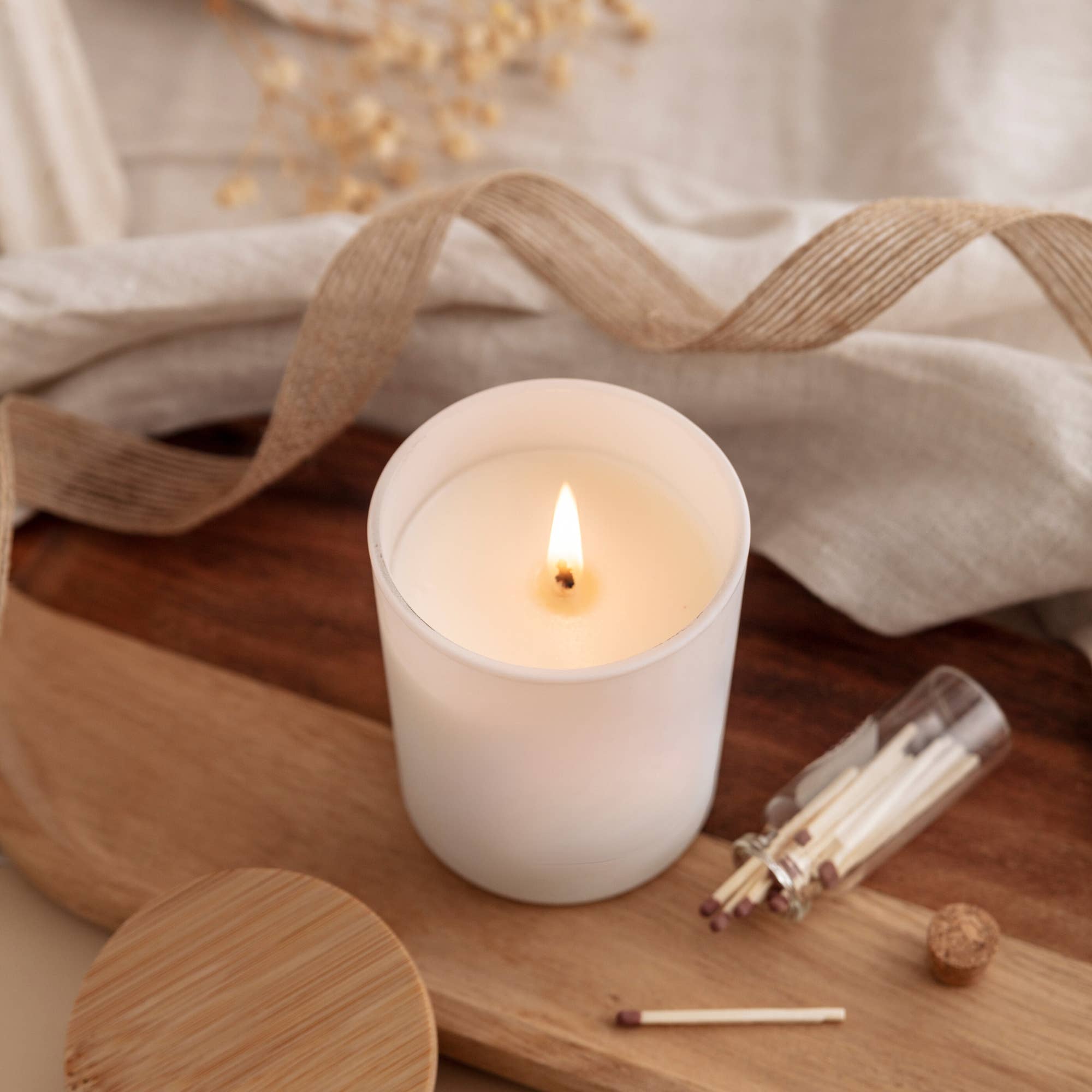 Happy Inky - Vente Bougie en bocal - Bougie végane en cire de soja avec couvercle en bois – pots noirs ou blancs8