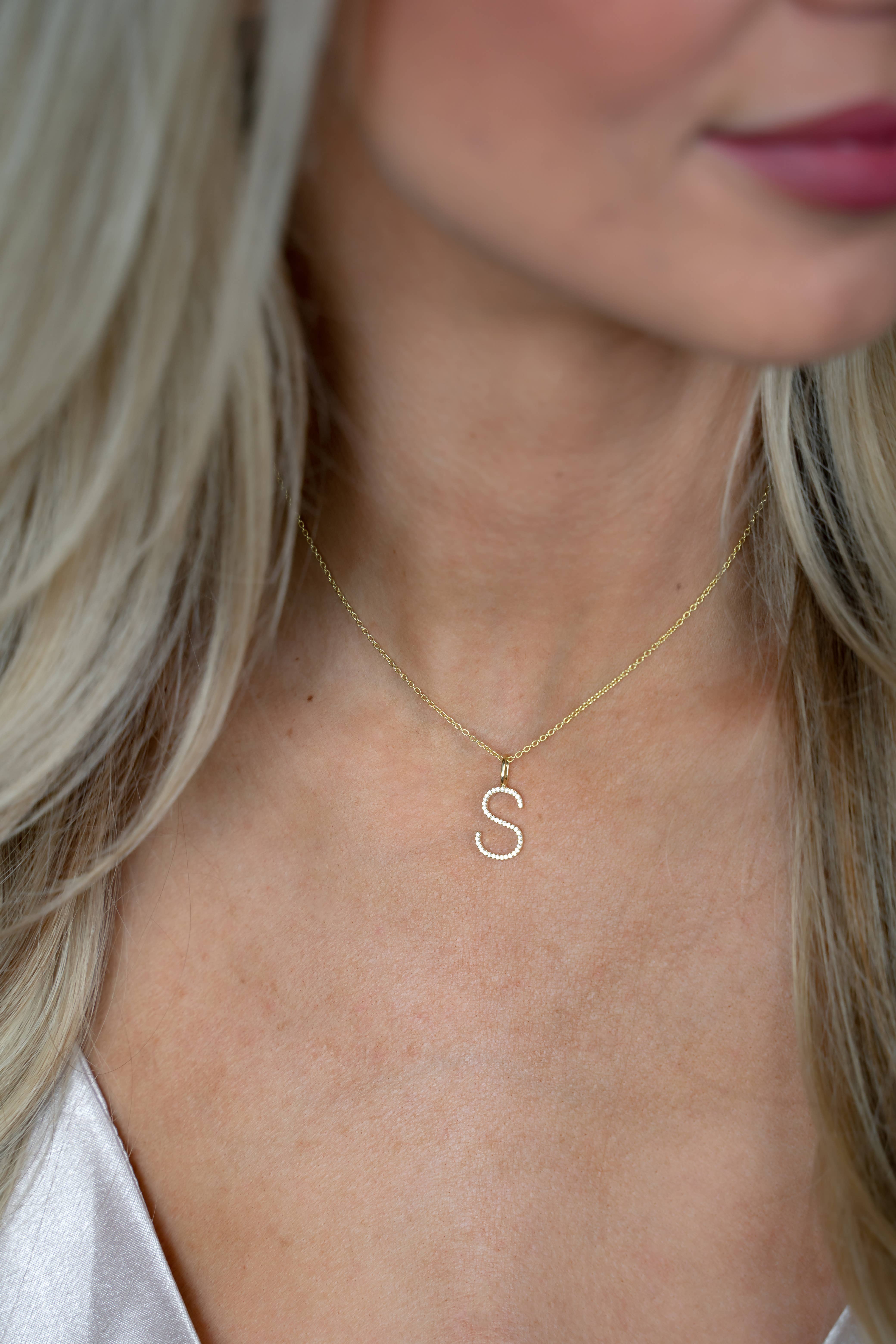 The Sis Kiss - Venta al por mayor Abalorios/colgantes individuales - Elegantes amuletos iniciales6