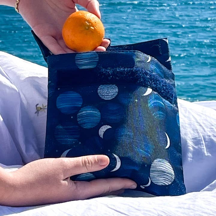 Sacs à sandwich et à collations réutilisables Yumbox (Lunar & Navy) pour la vente par Yumbox