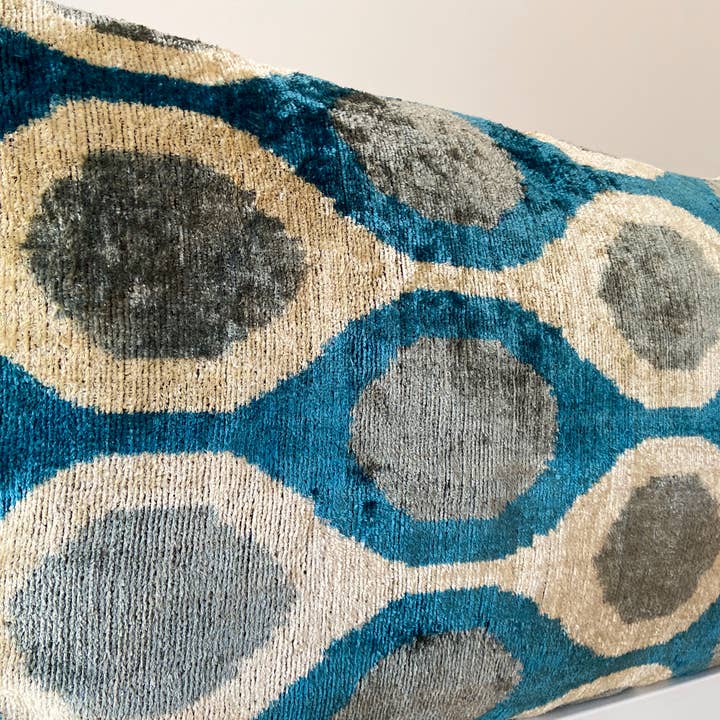 Ikat Atelier – wholesale Dekorativ kudde – Ikat Kudde, Ikat Kasta, Ikat Kudde