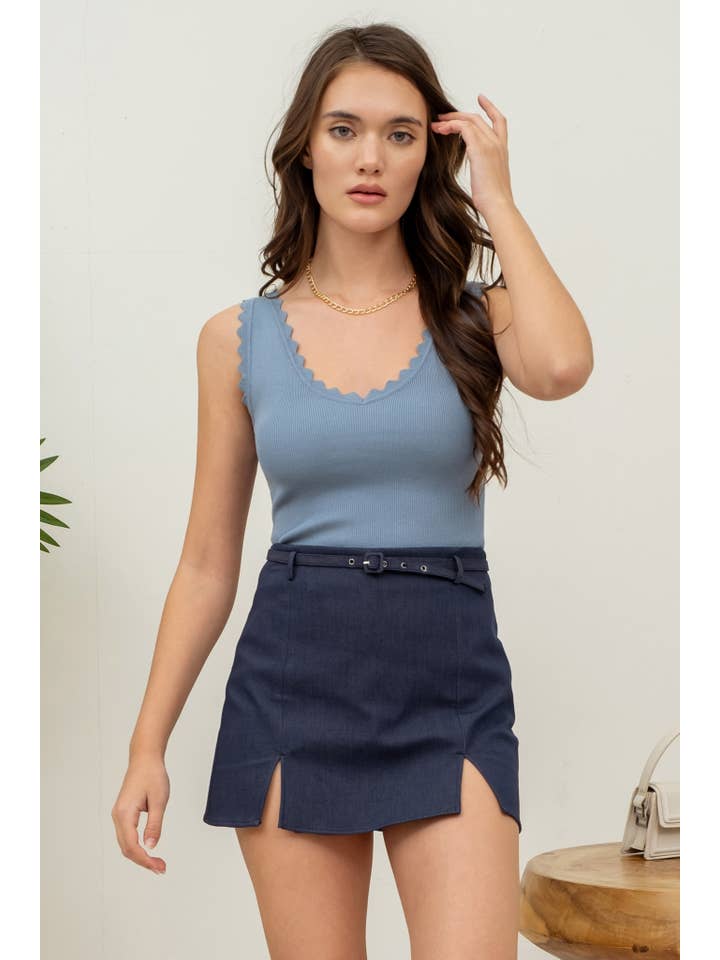 The Workshop Studio – wholesale Stickad topp - Dam – ÄRMLÖS TRÖJA MED KAMMUSSLINGSKANT STICKAD CROP TOP49