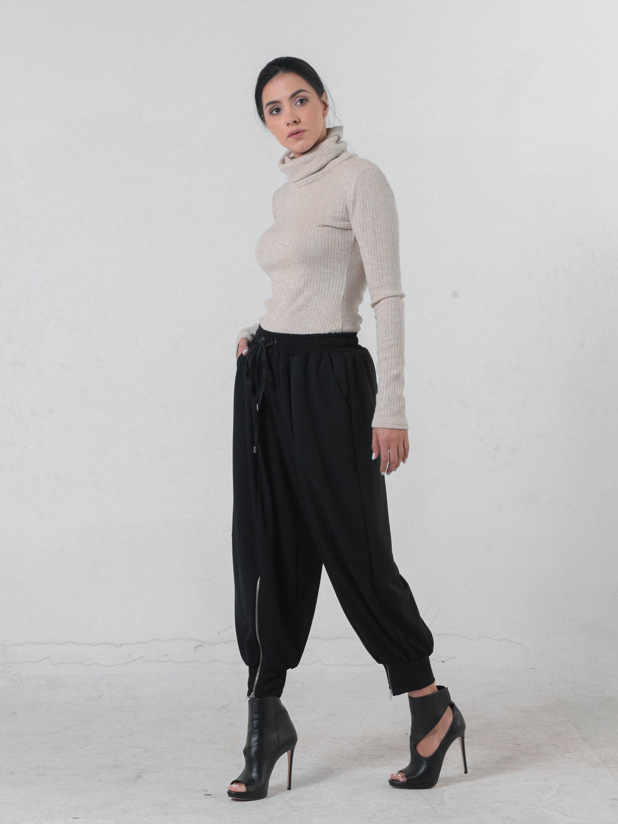 Preto Calças Harems Extravagantes para venda a revendedores na Faire6