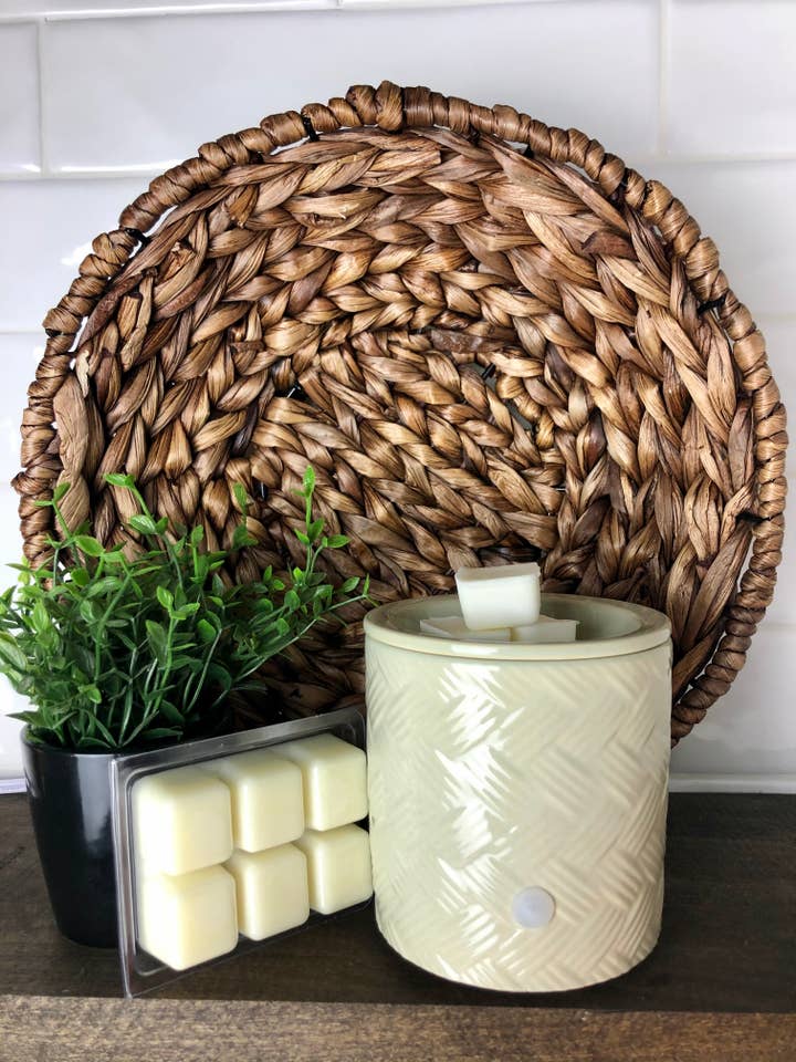 La cera di soia completamente naturale si scioglie per la vendita all'ingrosso da parte di Savvy Oak Candle Company