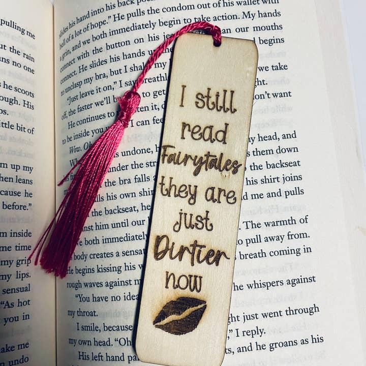 Je lis toujours des contes de fées - SMUT Bookmark pour la vente par Coastal Chic