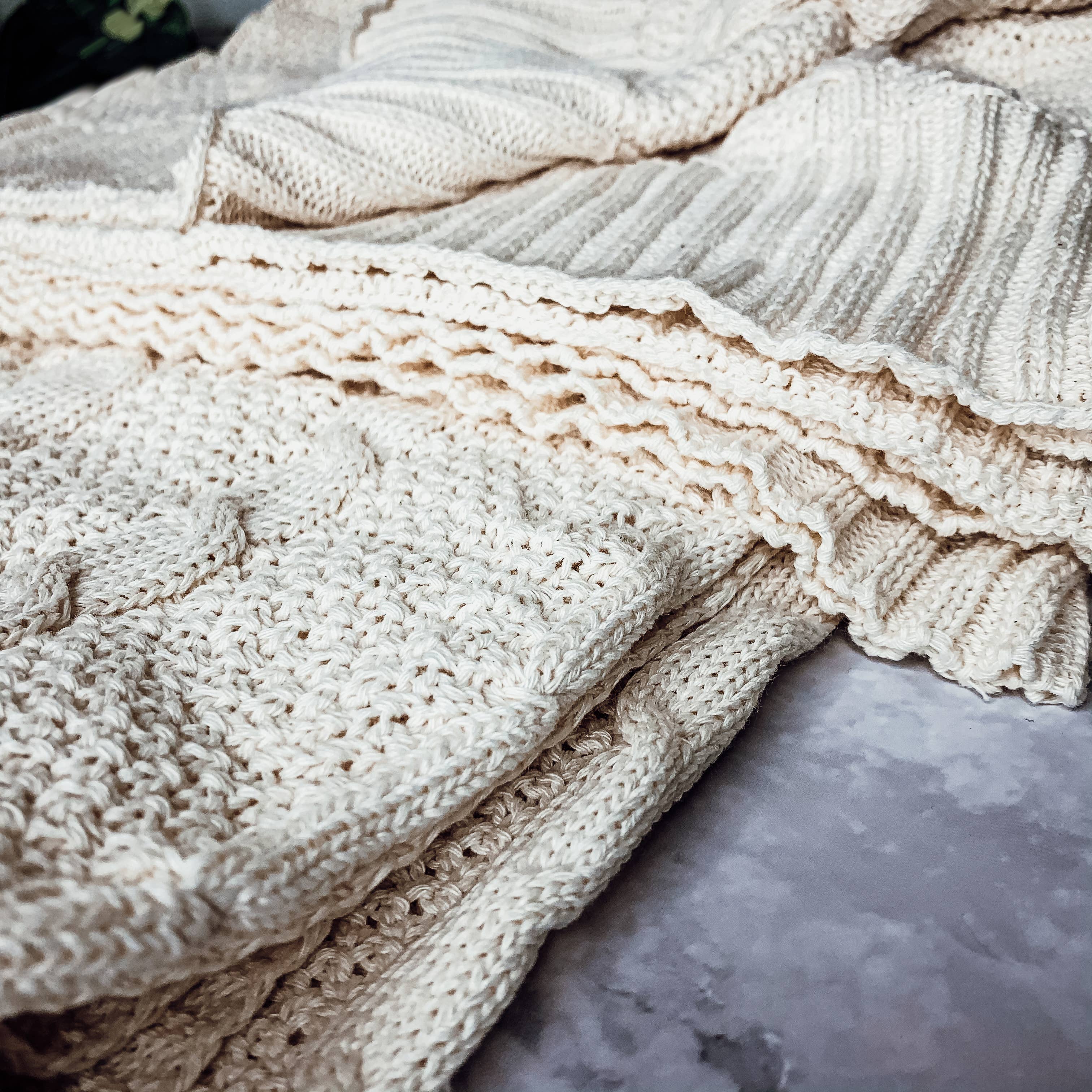 Gia Roma - Venta al por mayor Mantas de sofá - Manta vegana de algodón neutro, tipo suéter color marfil8