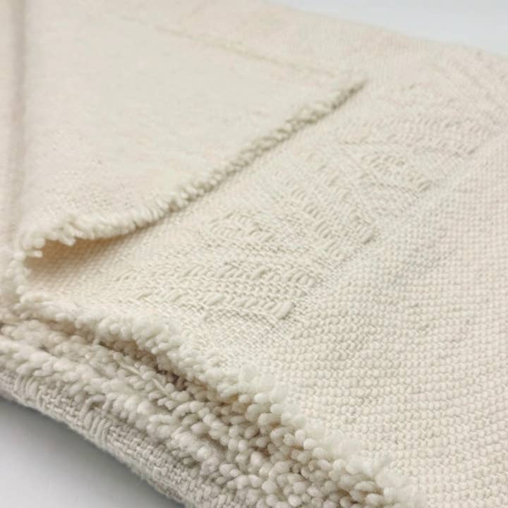 ECUALAMA – wholesale Throw blanket – Chamica - Heavy and Thick Llama wool throw Blanket - Solid white2