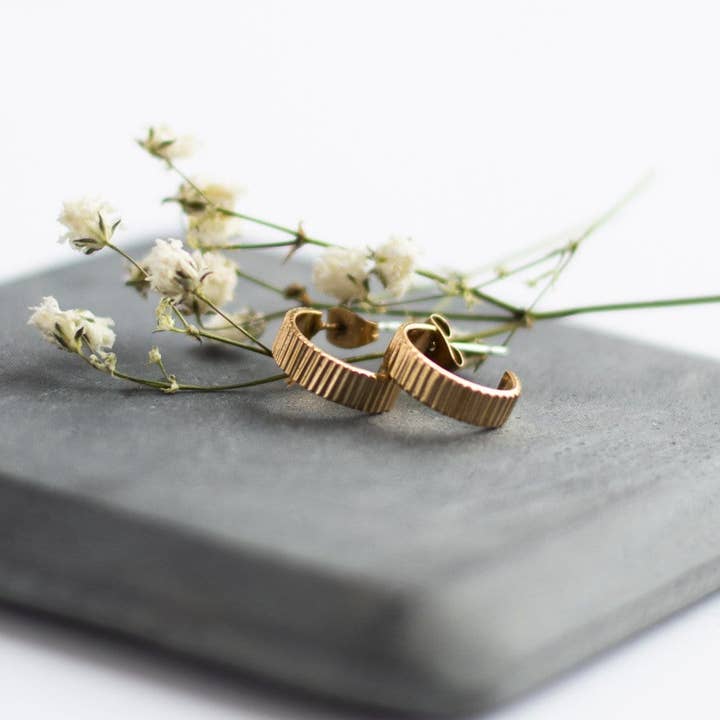 Makena Hoop Earrings and other Purchase Wholesale selbstbräuner. Free Returns & Net 60 Terms on Faire trending on Faire.