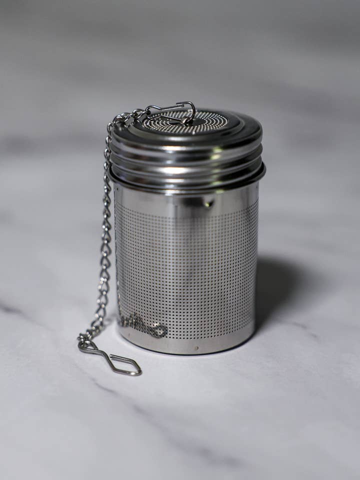 Passoire à thé en maille micron avec motif hexagonal pour la vente par The Craft of Wandering