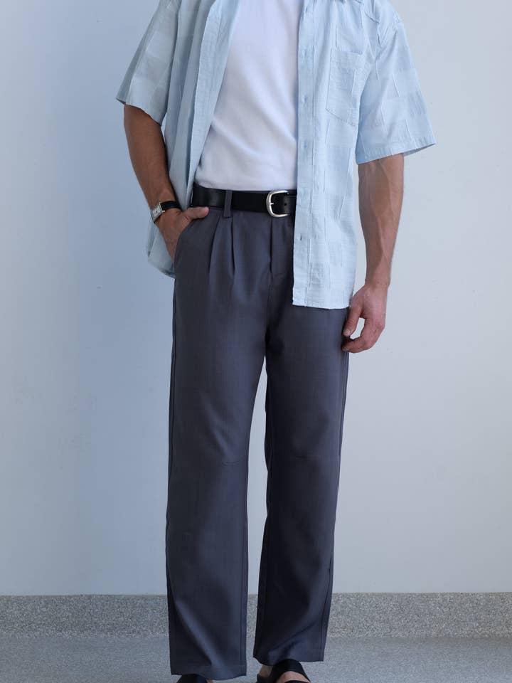 Pantalon à plis Studio - Gris ardoise pour la vente par Hipland