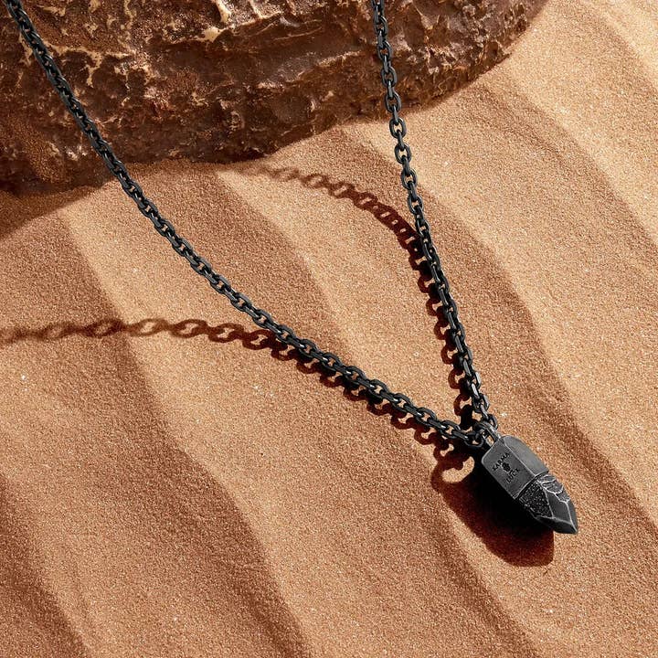 Pendentif médaillon en métal canon de fusil Cœur Céleste pour la vente par Karma And Luck