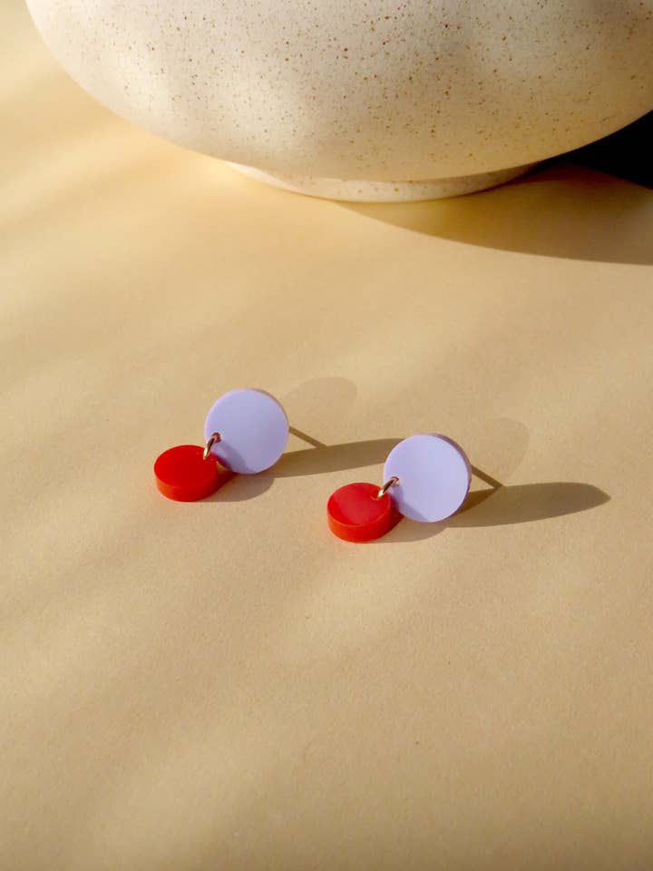 Big Dotty Acryl Ohrringe in flieder rot für den Großhandel von Niemalsmehrohne