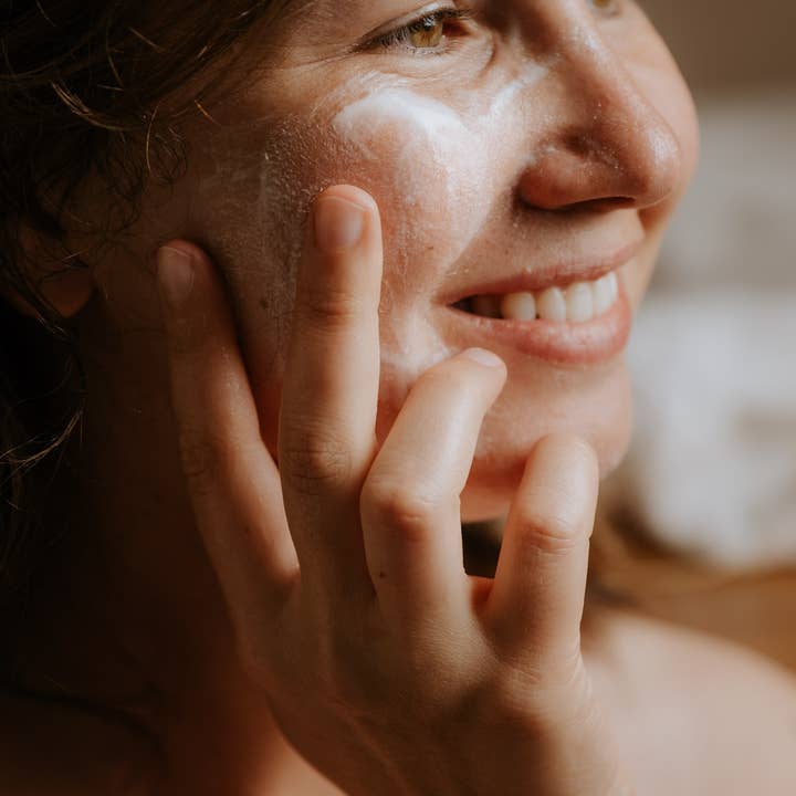 Wild Rising Skincare - Wholesale Facial cleanser - Organic Moisturising Cream Cleanser Lotion Makeup Remover3