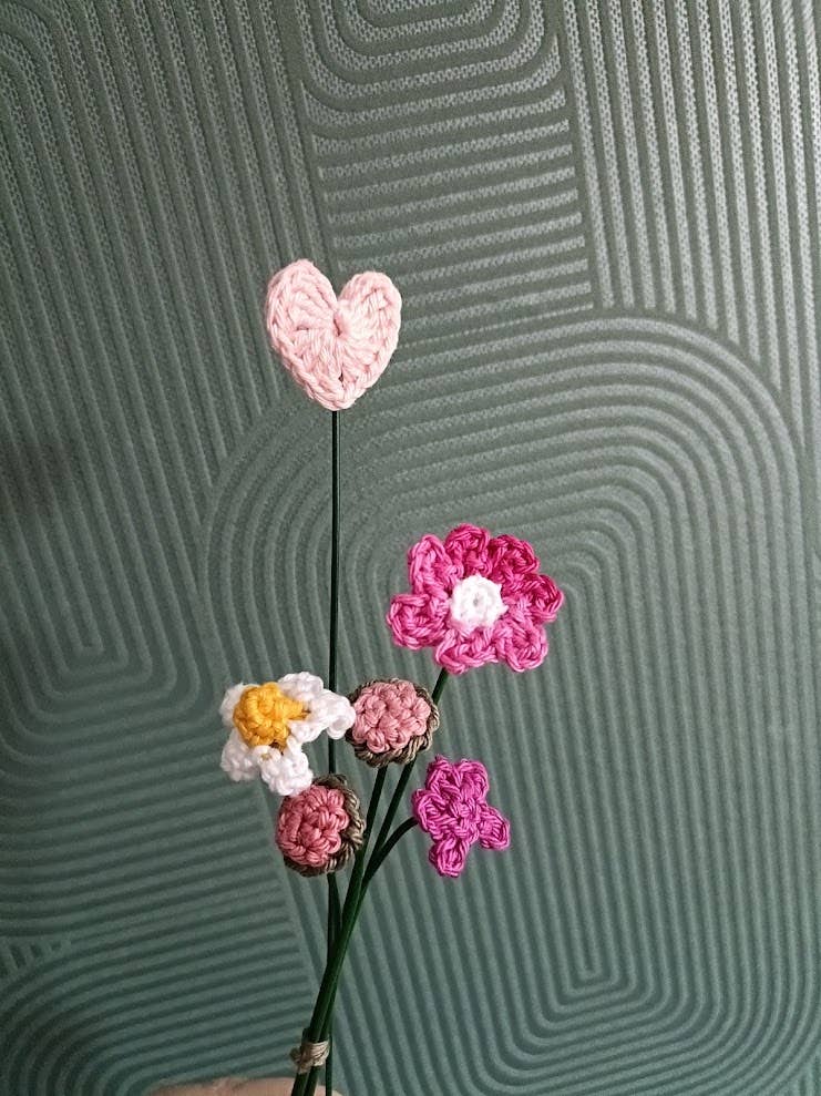 Knuffelsenzo - Wholesale Artificial Flowers - Heart, crocheted on a stick1