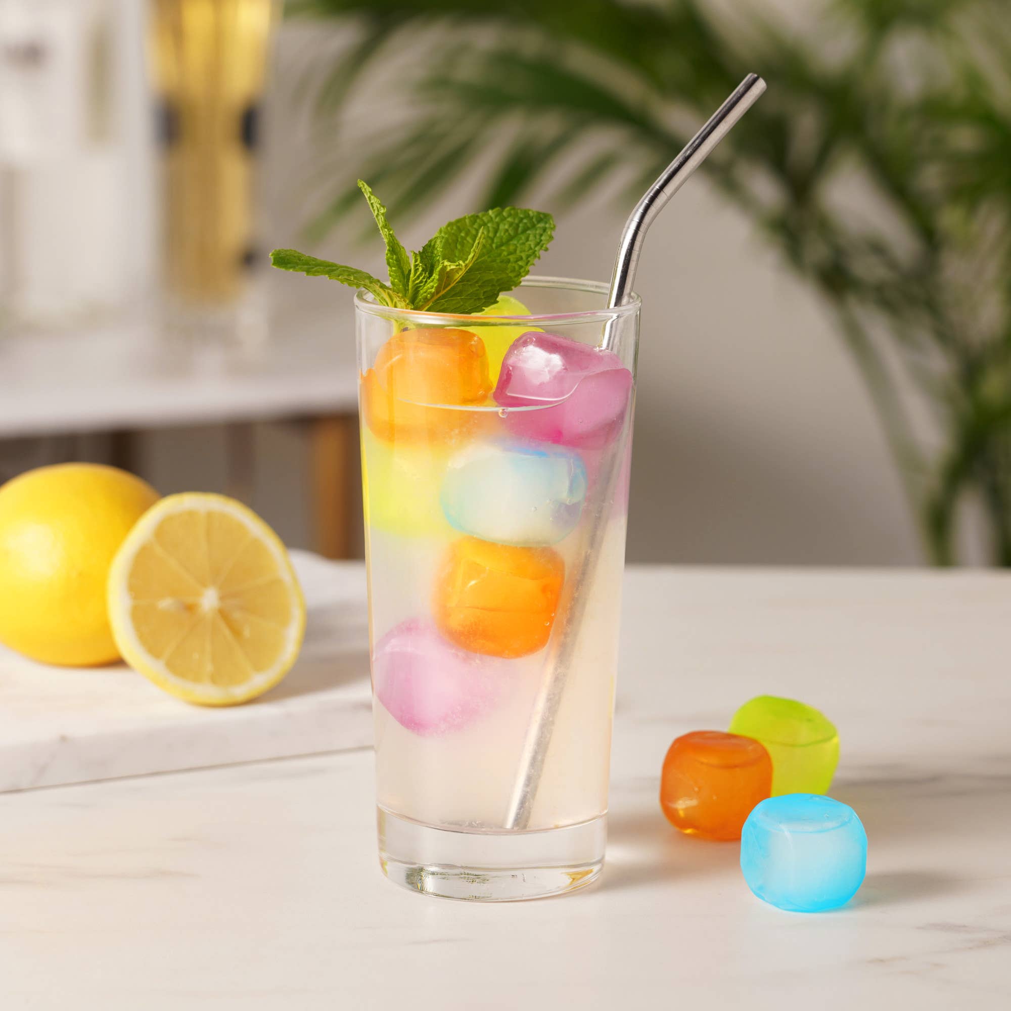 TRUE - Vente Cubes de refroidissement pour boisson - Glaçons en plastique réutilisables Chill, assortiment de couleurs, paquet de 162