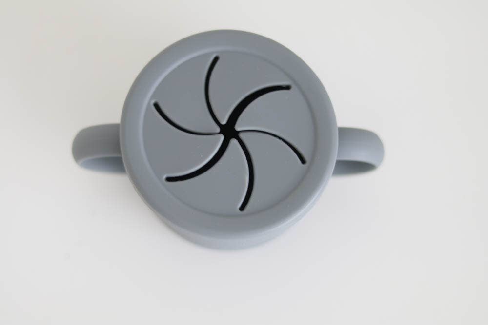 The Saturday Baby - Vente Boîte à goûter - Enfant et bébé - Gobelet à snack en silicone The Saturday Baby3