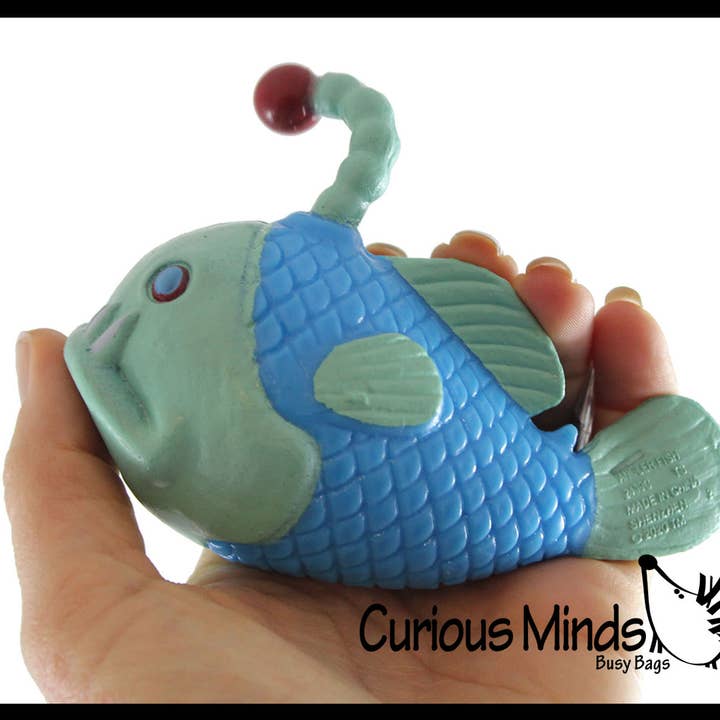1 jouet sensoriel Angler Fish Crunchy Stretchy Fidget pour la vente par Curious Minds Toys