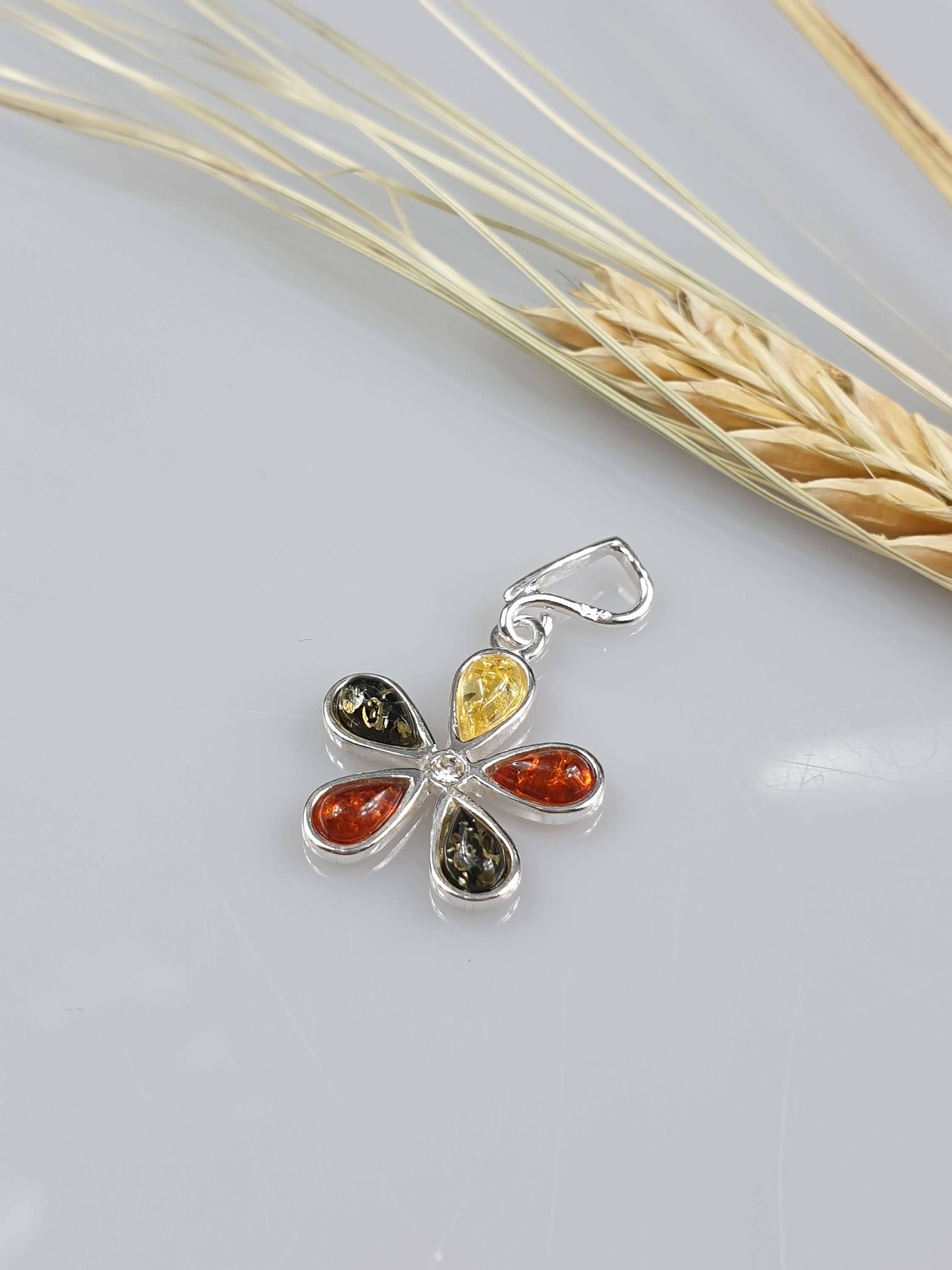 AmberLithuania - Wholesale Individual Charm/Pendant - Amber pendant. Small amber silver pendant fof Adults. Flower
