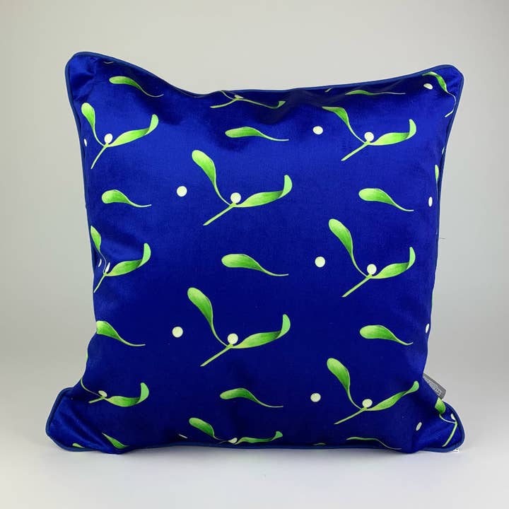 Cuscino in Velluto Verde Scuro Mistletoe per la vendita all'ingrosso da parte di Emilia Hunt