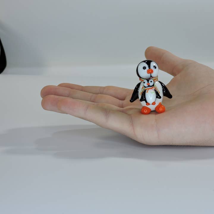 Handmade Glass Mom and Baby Penguin for wholesale by Gift Gallery Glass