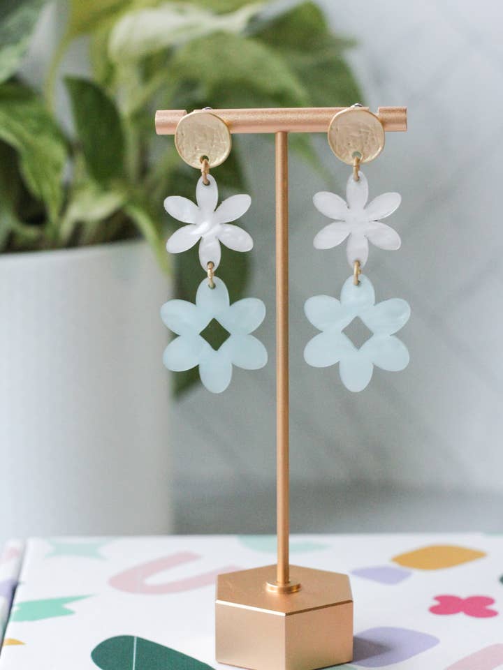 Boucles d'oreilles Flower Power pour la vente par Wondermint Goods