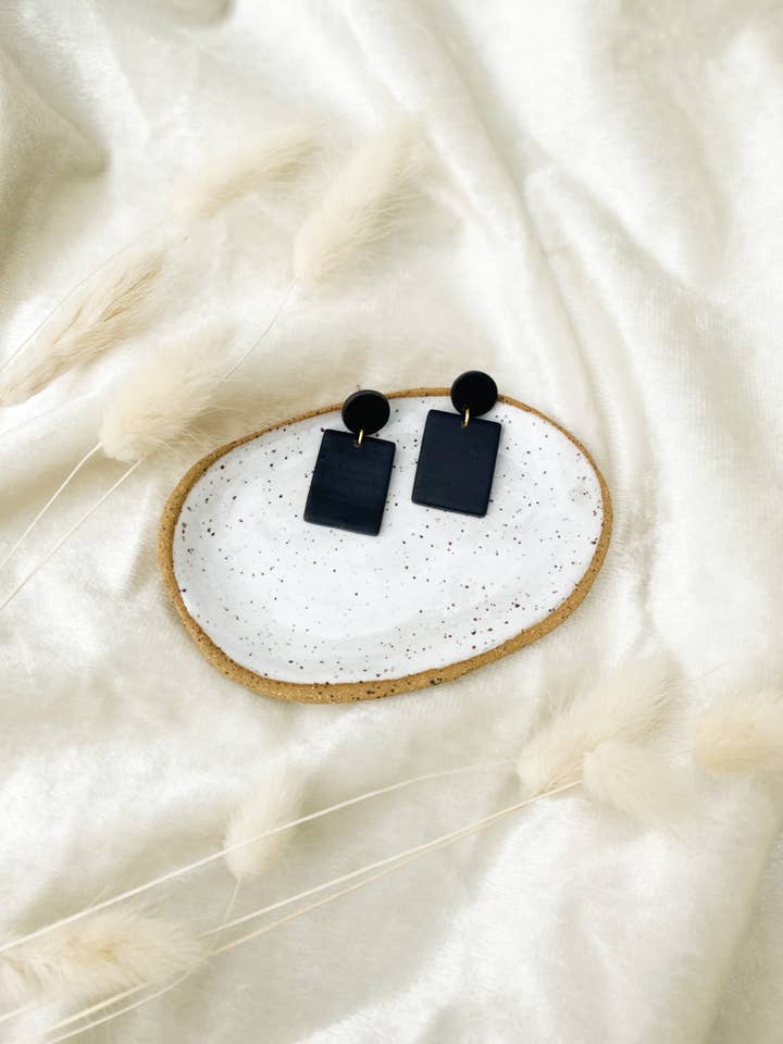 Delaney in nero opaco per la vendita all'ingrosso da parte di Corvega Clay Goods