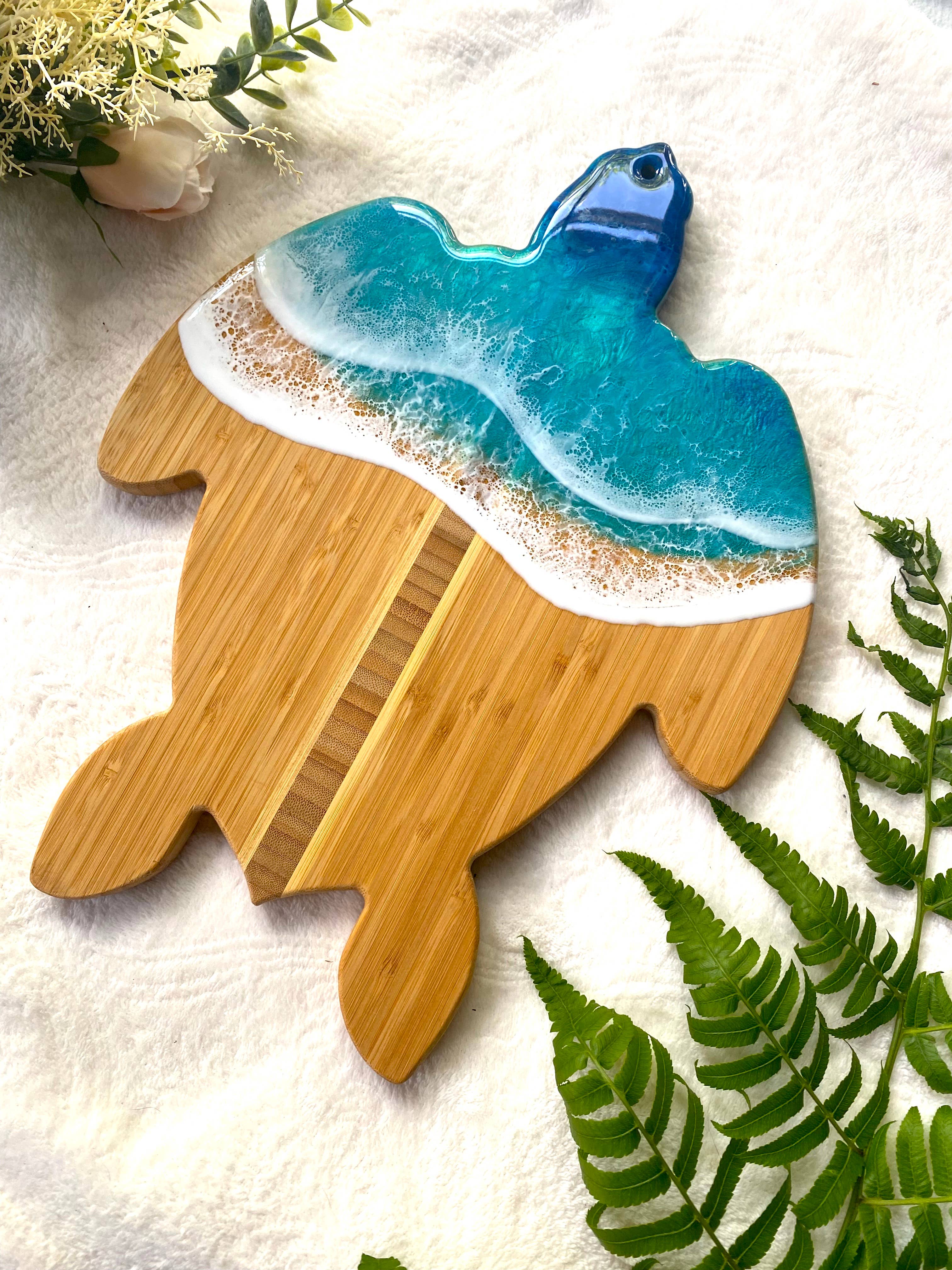 TBM Creations LLC - Vente Plateaux à fromage - Planche à fromage en résine Tortue | Planche à charcuterie Honu fabriquée à Maui9