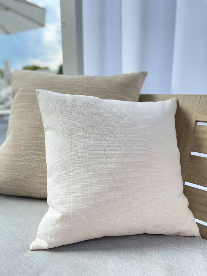 Coussin Classique Blanc d'Été Intérieur Extérieur pour la vente par Anaya Home