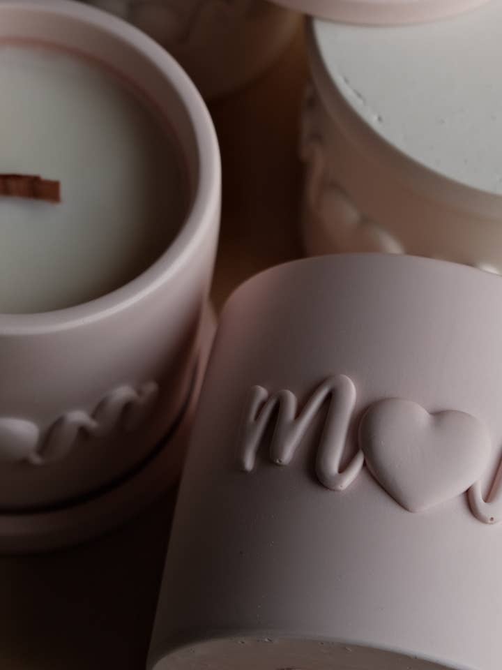 Bougie parfumée en contenant fait main - Mum et Sister  pour la vente par ECLAT DE L'AUBE