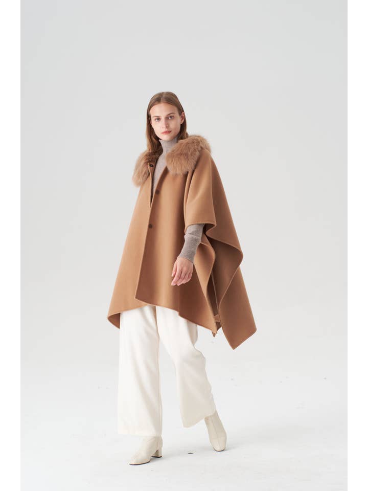 Kamel Cashmere-Cape mit abnehmbarem Fellkragen - Camel für den Großhandel auf Faire