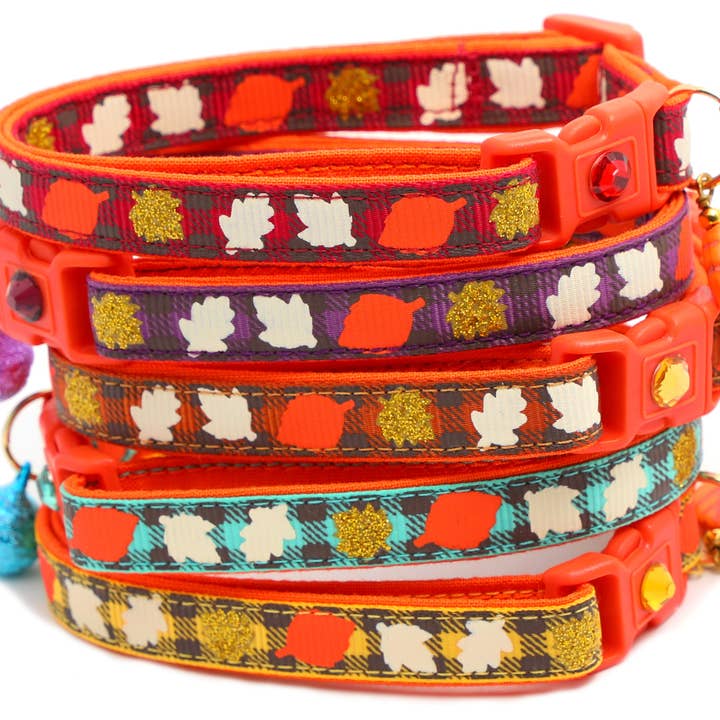 Höstlöv på rutigt avbrytbart katthalsband för wholesale av From Pugs to Persians Pet Accessories, LLC