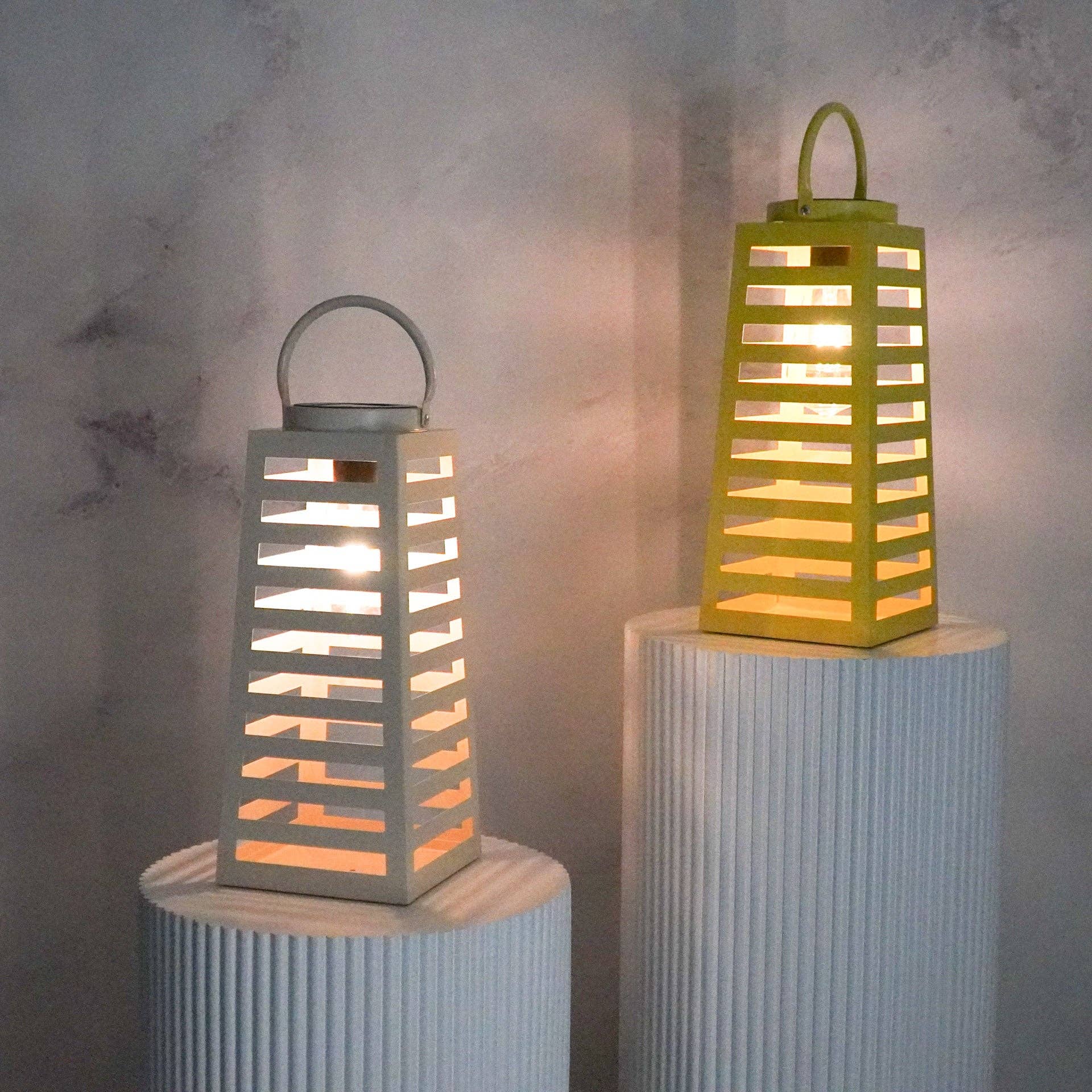 Housevitamin bv - Wholesale Lantern - Lamp- Lantern  - Solar - Metal - Yellow - 14x32,5cm4