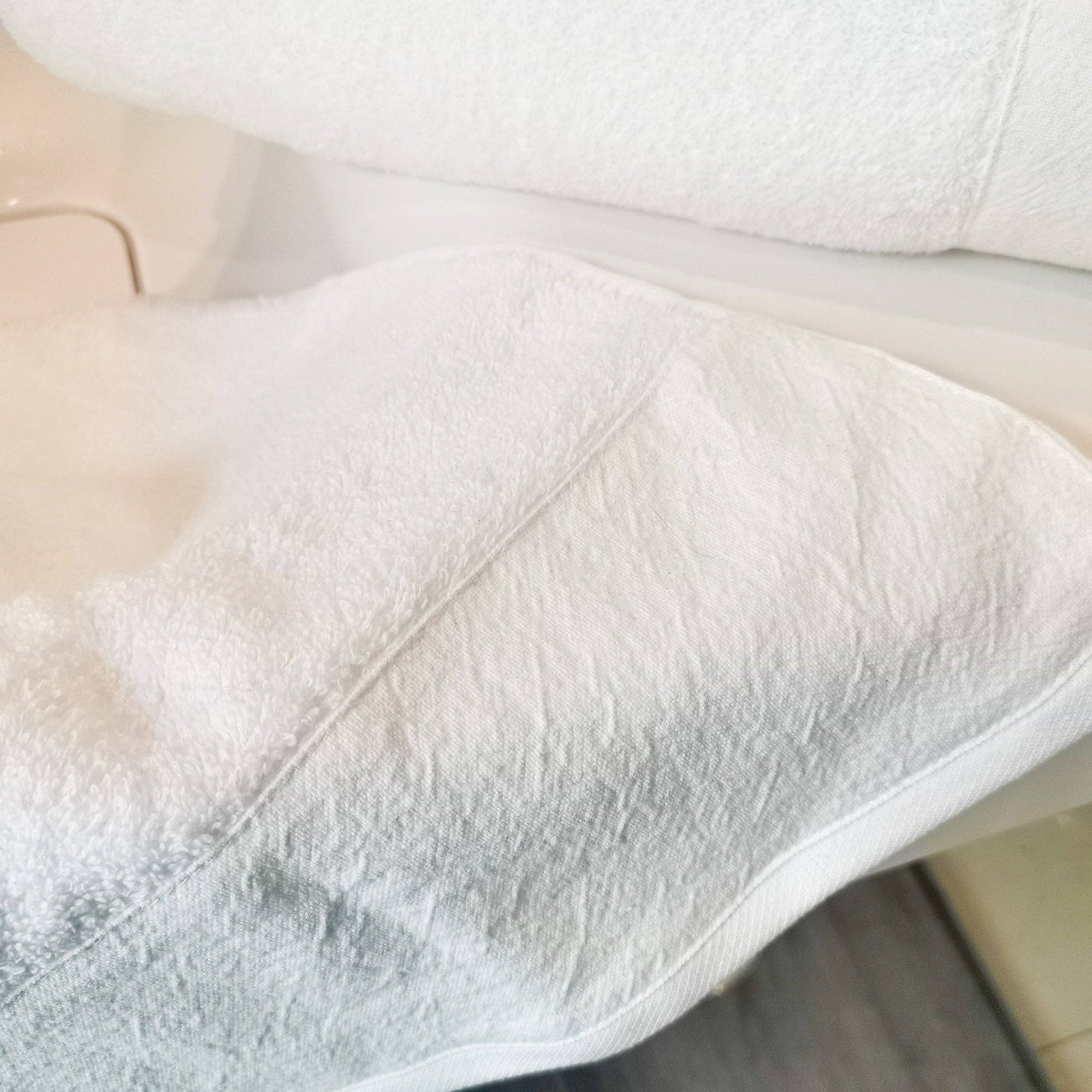 White Handtuch mit breiter Softleinen Borte - Weiss for wholesale on Faire3