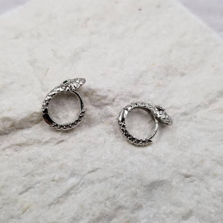 Treasure Wholesale – wholesale Hoop earrings – Snake Hoop Earring