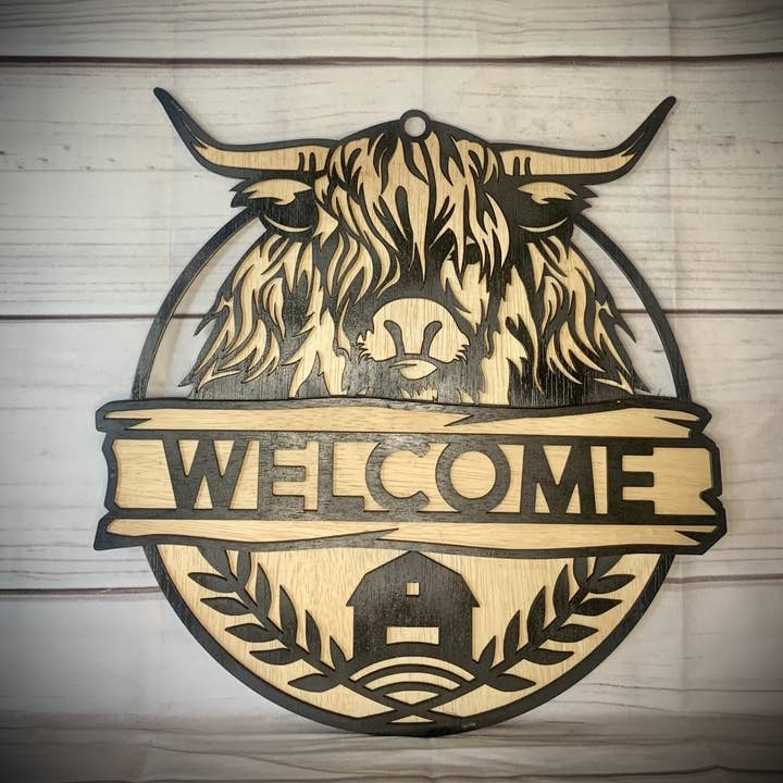 Cintre de porte Highland Cow pour la vente par Fire Wife Designs